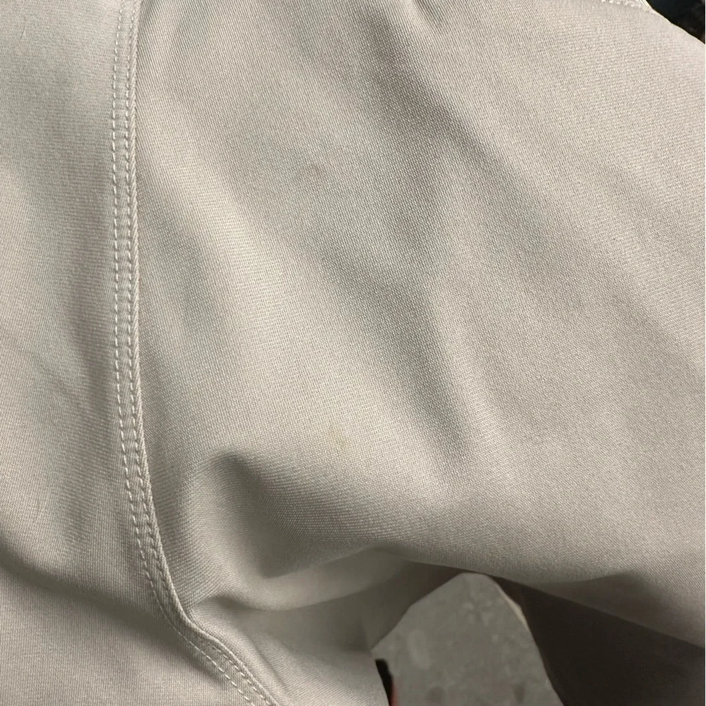 Lululemon Women’s Club golf Short size 4 in Mojave Tan W7796S Bermuda 9” inseam